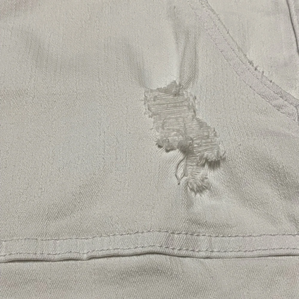 Torrid Jean Shorts Women’s 20 White Denim Distressed Casual Plus Size